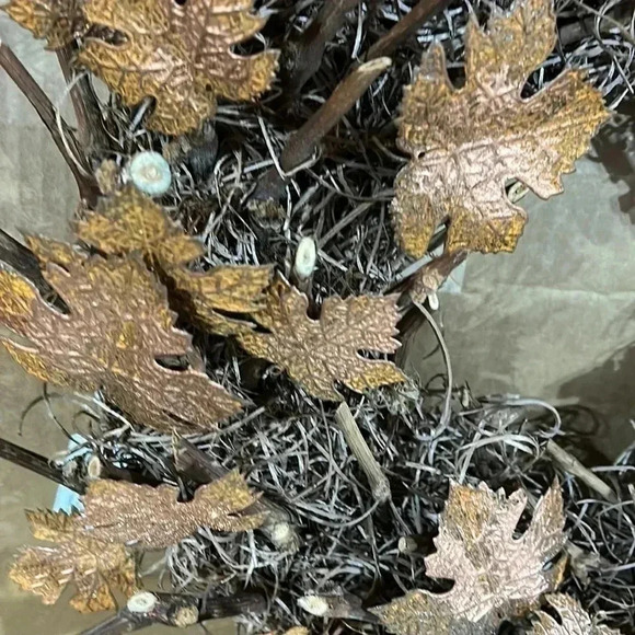 Rustic metal, gold leaf wreath - Picture 5 of 6